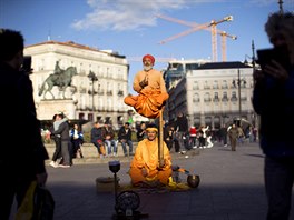 BUSKEI. Umlci vystupují na námstí Puerta del Sol (Brána slunce) v Madridu....