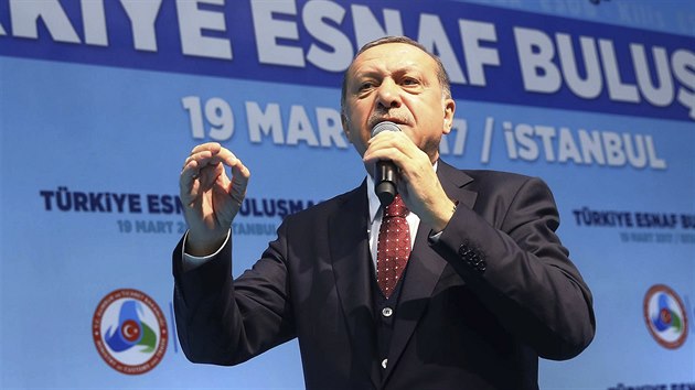 Tureck prezident Recep Tayyip Erdogan na mtinku v Istanbulu (19. bezna 2017)