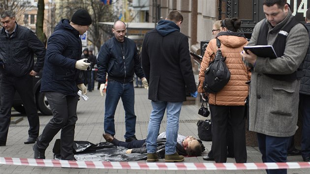 V centru Kyjeva zavradili ruskho exposlance Denise Voronnkova (23. bezna 2017)