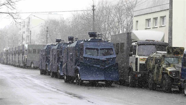 Blorusk policie poslala kvli oekvanm demonstracm do Minsku posily (25. bezna 2017)