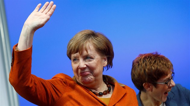Angela Merkelov a kandidtka CDU v Srsku Annegret Krampov-Karrenbauerov (26. bezna 2017)