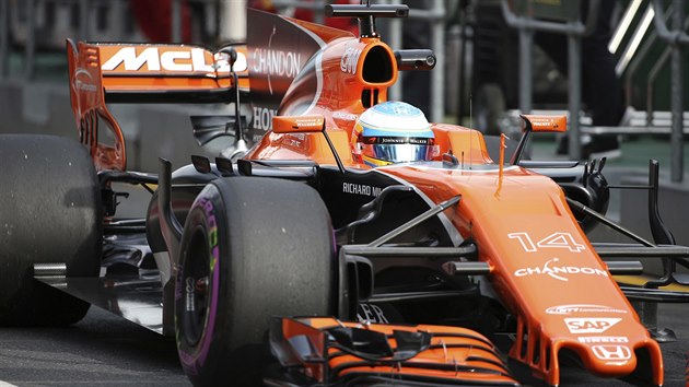 Fernando Alonso s vozem McLaren pi Velk cen Austrlie.