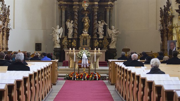 Poheb vlenho veterna Juraje Strausse v Bevnovskm kltee (21. bezna 2017).