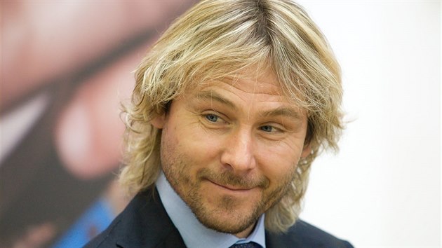 Pavel Nedvd si v ter vyrazil v Jablonci nad Nisou pamtn zlat mince se svm portrtem.