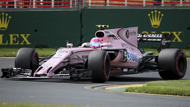 Esteban Ocon ve voze stje Force India bhem trninku na Velkou cenu Austrlie..