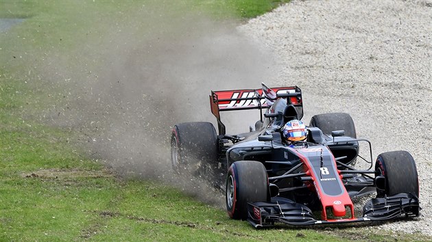 Romain Grosjean ve voze stje Haas bhem trninku na Velkou cenu Austrlie.