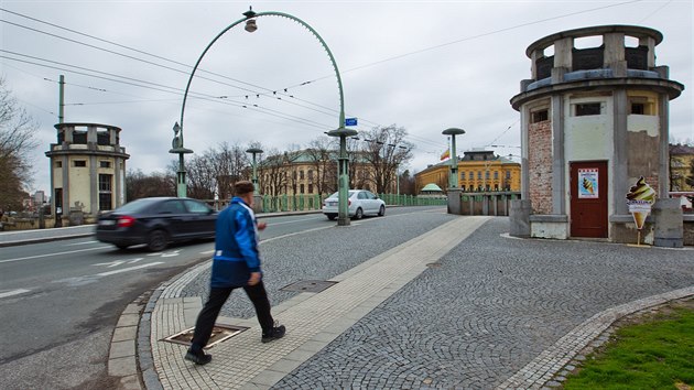 Historick Kotrovy kiosky u Praskho mostu v Hradci Krlov  (23. 3. 2017)