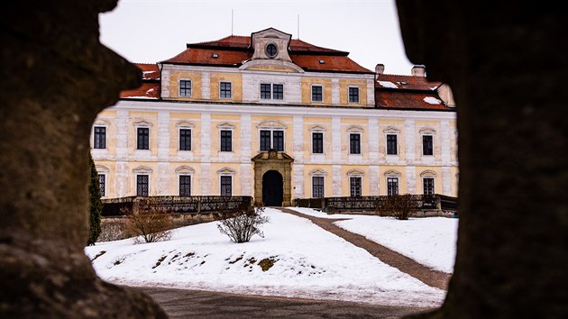 Barokn zmek s kostelem Nejsvtj Trojice v Rychnov nad Knnou