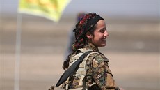 Jednotky SDF nedaleko syrského msta Rakká ovládaného Islámským státem (26....