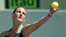PODÁNÍ. Karolína Plíšková ve 4. kole turnaje v Miami. PODÁNÍ. Karolína Plíšková ve 4. kole turnaje v Miami.