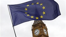 Vlajka Evropské unie vlaje před britským parlamentem (29. března 2017) Vlajka Evropské unie vlaje před britským parlamentem (29. března 2017)