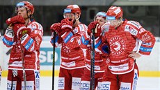 Hokejisté Třince smutní po vyřazení od Chomutova ve čtvrtfinále extraligy. Hokejisté Třince smutní po vyřazení od Chomutova ve čtvrtfinále extraligy.