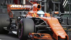 Fernando Alonso v kokpitu McLarenu. 