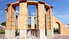 Jantar Mantar v Džajpuru byl jeden z pěti astrologických areálů, které nechal... Jantar Mantar v Džajpuru byl jeden z pěti astrologických areálů, které nechal...