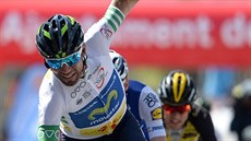 VÍTĚZNÉ GESTO. Alejandro Valverde ovládl v dojezdu závěrečnou etapu závodu... VÍTĚZNÉ GESTO. Alejandro Valverde ovládl v dojezdu závěrečnou etapu závodu...