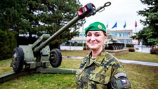 árka Krejiíková absolvovala mise v Kosovu i Afghánistánu. V pozadí...