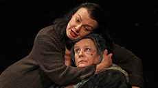 Divadlo Petra Bezruče uvádí hru Kráska z Leenane, ústřední dvojici hrají... Divadlo Petra Bezruče uvádí hru Kráska z Leenane, ústřední dvojici hrají...