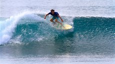 Na Bali je super surfování. Indický oceán toti nabízí nejlepí vlny na svt,...