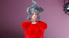 Rei Kawakubo a Comme des Garçons Fall 2017