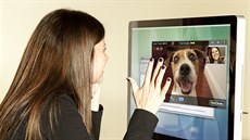 Svému mazlíčkovi můžete kdykoliv zavolat domů. Když přijde k monitoru, na... Svému mazlíčkovi můžete kdykoliv zavolat domů. Když přijde k monitoru, na...