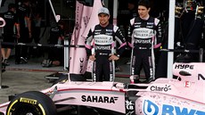 Sergio Pérez a Esteban Ocon ped tréninkem na Velkou cenu Austrálie.