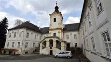 Potomkům Aloise Serényiho má být vydán mimo jiné i zámek v Luhačovicích. Potomkům Aloise Serényiho má být vydán mimo jiné i zámek v Luhačovicích.