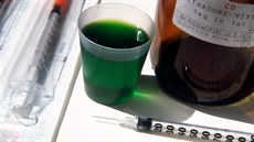 Hojně rozšířeným opioidem na předpis je například metadon. Hojně rozšířeným opioidem na předpis je například metadon.