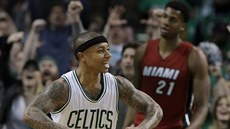 Isaiah Thomas z Bostonu se naparuje po povedené akci, v pozadí Hassan Whiteside... Isaiah Thomas z Bostonu se naparuje po povedené akci, v pozadí Hassan Whiteside...