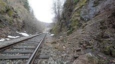 elezniní tra mezi Mikulovem a Novým Mstem poruená erozí.
