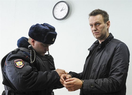 Opoziník Alexej Navalnyj, který byl zaten pi protestech v Moskv (30. bezen...