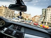 Čeští řidiči objevují výhody černých skříněk v autě. Čeští řidiči objevují výhody černých skříněk v autě.