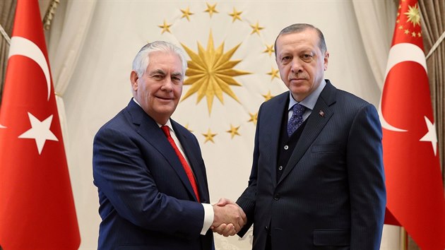 Tureck prezident Recep Tayyip Erdogan jednal s fem americk diplomacie Rexem Tillersonem (30. bezna 2017)