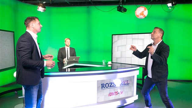 Bval fotbalist Pavel Kuka (vlevo) a Horst Siegl v diskusnm poadu iDNES.tv Rozstel (30. bezna 2017)