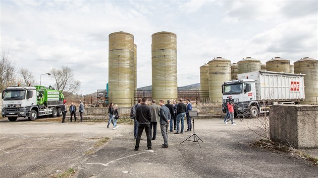 Vybran firma zaala likvidovat jedovat ltky uloen v arelu ve Lhenicch na Prachaticku.