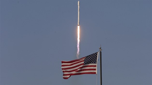 Americk spolenost SpaceX jako prvn na svt opakovan pouila prvn stupe nosn rakety Falcon 9 k vynesen druice na obnou drhu (30. bezna 2017).