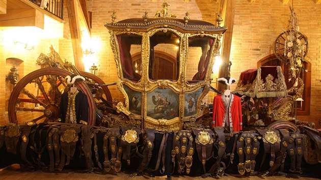 Zlat ceremoniln kor olomouckch arcibiskup, kter je jednm z nejcennjch expont uniktnho muzea kor v echch pod Kosem na Prostjovsku.