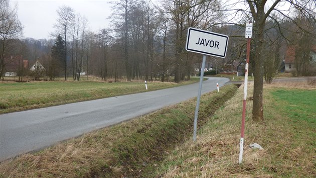 K potyce zkaznka a taxike dolo v Javoru u Teplic nad Metuj asi sto metr od tabule.