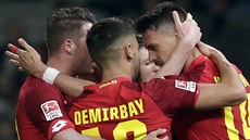 Fotbalisté Hoffenheimu se radují po brance na hřišti Herthy. Fotbalisté Hoffenheimu se radují po brance na hřišti Herthy.
