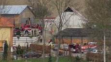 U Čerčan se utrhl svah na stavbě a zasypal dva dělníky (27. března 2017). U Čerčan se utrhl svah na stavbě a zasypal dva dělníky (27. března 2017).