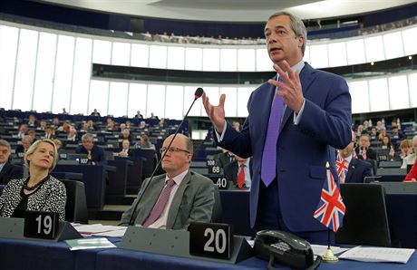 Nigel Farage bhem vystoupení v Evropském parlamentu (5. dubna 2017)