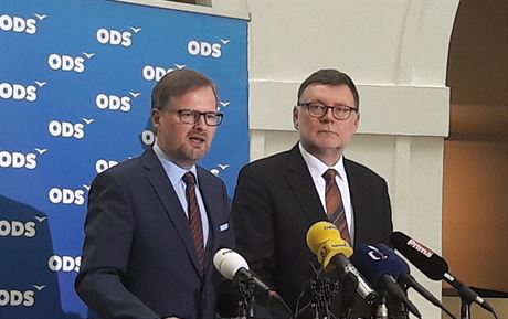 Pedseda ODS Petr Fiala a éf poslanc obanských demokrat Zbynk Stanjura