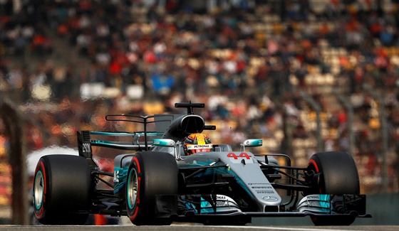Lewis Hamilton v kvalifikaci na Velkou cenu íny.