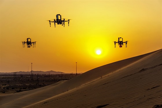 Drony nad dumami v pouti Spojených arabských emirát.