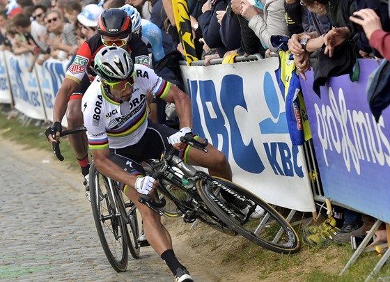 Peter Sagan pad v zvod Kolem Flander, doplatili na to i Greg Van Avermaet i...