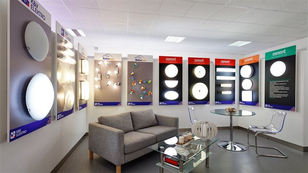 Firma K&V Elektro otevřela v Karlových Varech nový showroom svítidel. Firma K&V Elektro otevřela v Karlových Varech nový showroom svítidel.