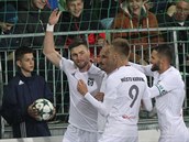 Karvinský útočník Tomáš Wágner (vlevo) slaví gól proti Slavii. Karvinský útočník Tomáš Wágner (vlevo) slaví gól proti Slavii.