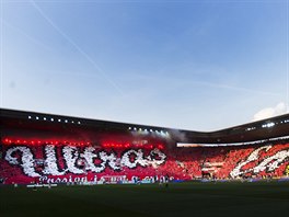 ULTRAS EDEN. Choreo slávistických fanouk bhem derby