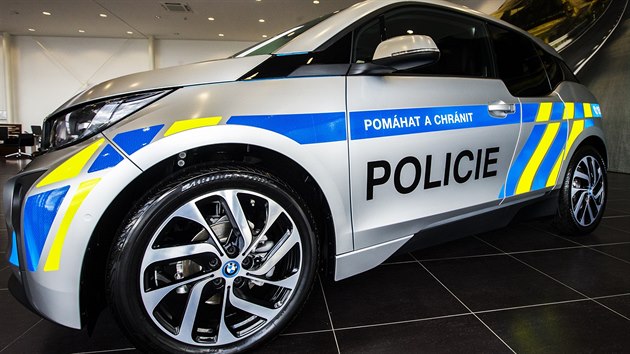 Ti elektomobily BMW i3, kter byly zapjeny policii.