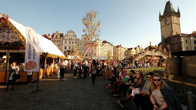 Na Staromstskm nmst o vkendu zaaly velikonon trhy. Jarmark s pedvdnm emesel bude a do Velikonoc tak na Praskm hrad.