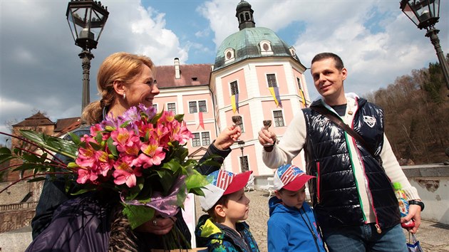 Miliont nvtvnk Marek z Karlovch Var s ptelkyn Milenou a dtmi Lukem a Danielem.